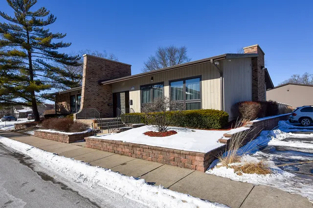 $129,900 | 1150 East Randville Drive, Unit 1N, Palatine, IL 60074