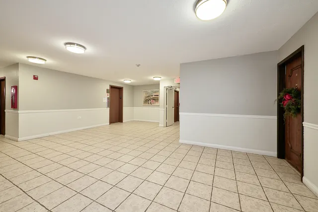 $129,900 | 1150 East Randville Drive, Unit 1N, Palatine, IL 60074