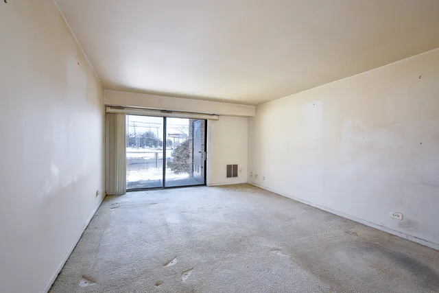 $129,900 | 1150 East Randville Drive, Unit 1N, Palatine, IL 60074