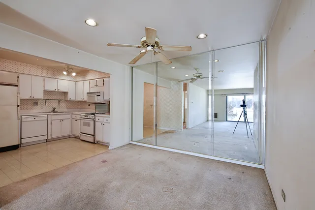 $129,900 | 1150 East Randville Drive, Unit 1N, Palatine, IL 60074