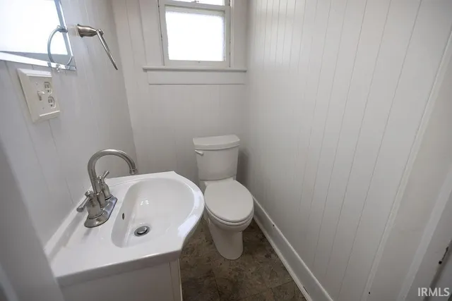 $204,900 | 616 East Charles Street, Muncie, IN 47305