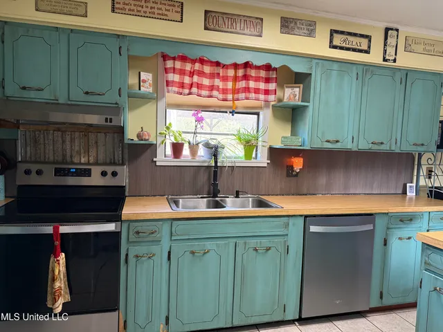 $699,900 | 21480 Highway 603, Kiln, MS 39556