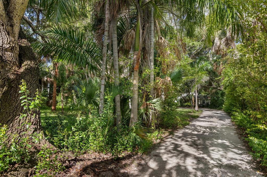 3301 Bay Shore Road Sarasota, FL 34234 - Photo 12 of 55