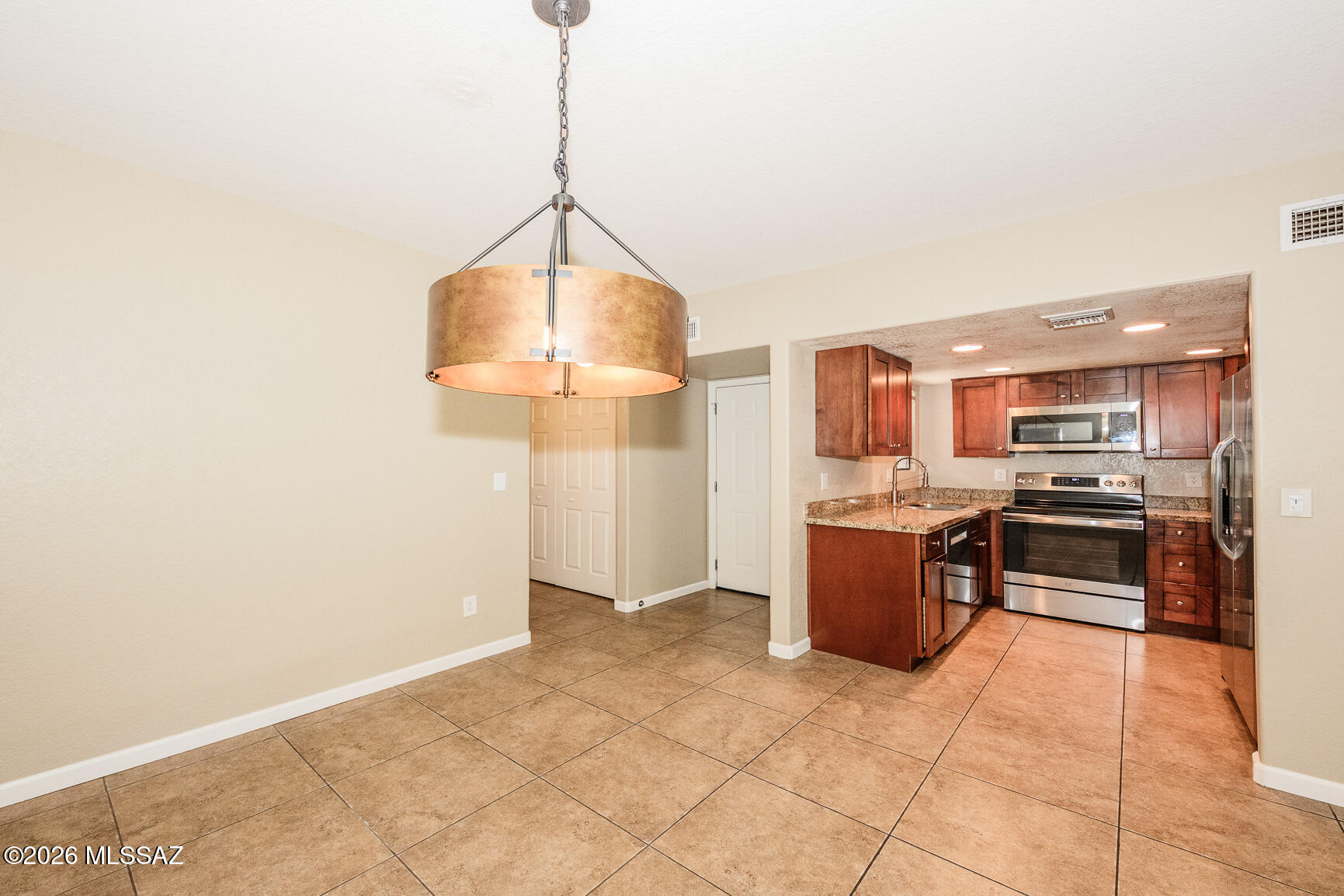 5800 North Kolb Road, Unit 10155 Tucson, AZ 85750 - Photo 5 of 30 Dining area.