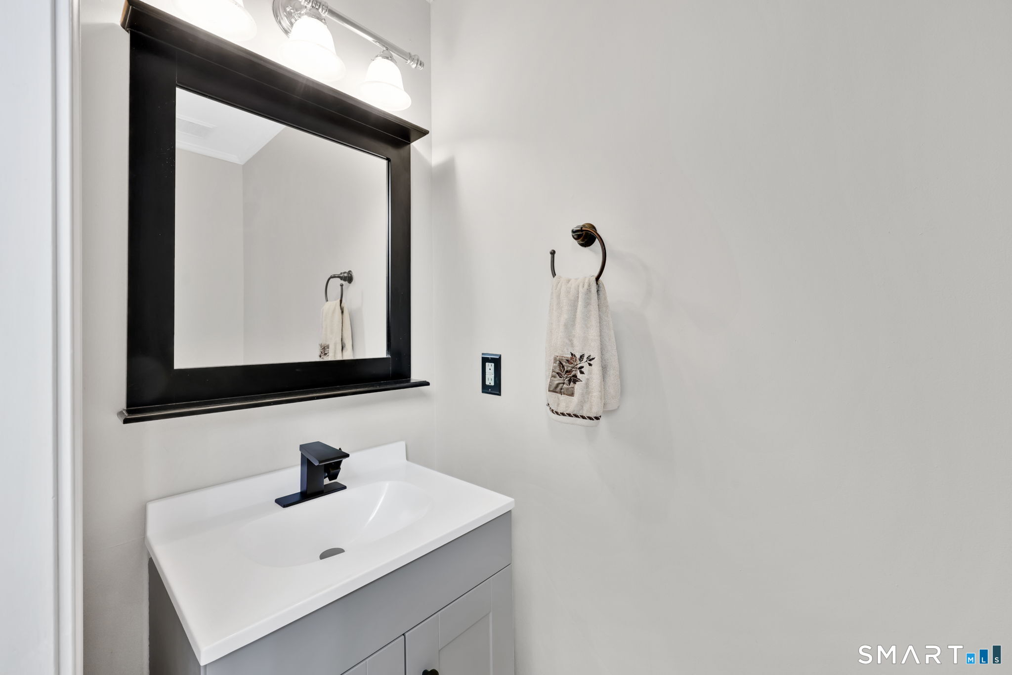 136 Gilbert Lane South Windsor, CT 06074 - Photo 16 of 40