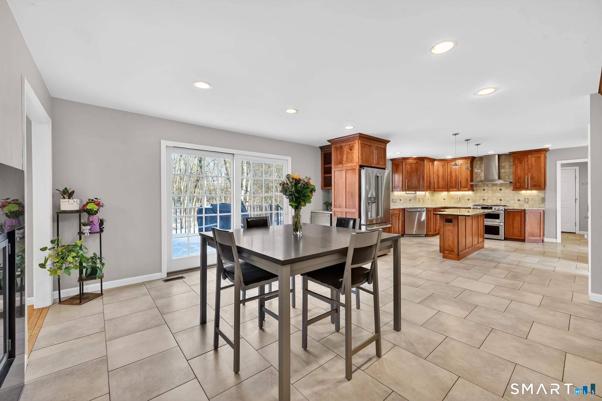 136 Gilbert Lane South Windsor, CT 06074 - Photo 3 of 40