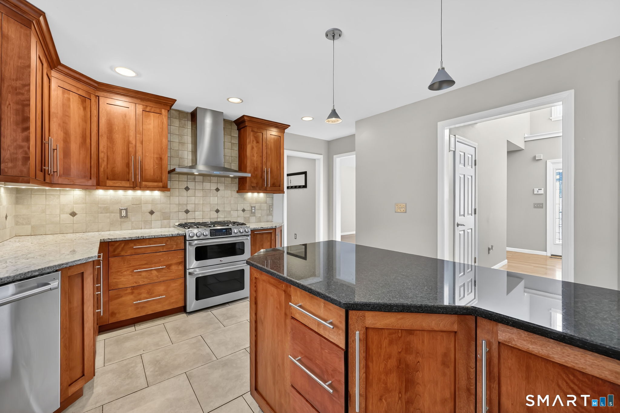 136 Gilbert Lane South Windsor, CT 06074 - Photo 6 of 40