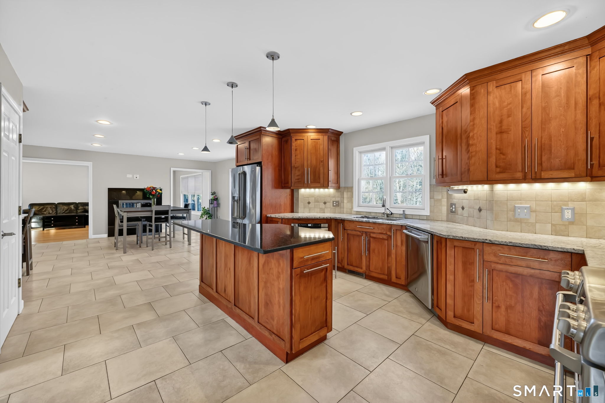 136 Gilbert Lane South Windsor, CT 06074 - Photo 7 of 40