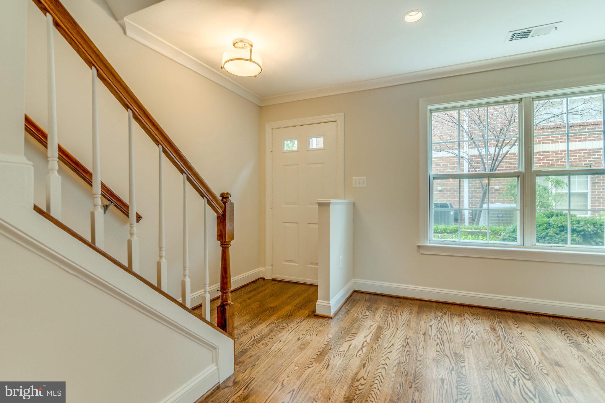 3092 South Glebe Road Arlington, VA 22206 - Photo 2 of 30 Entry