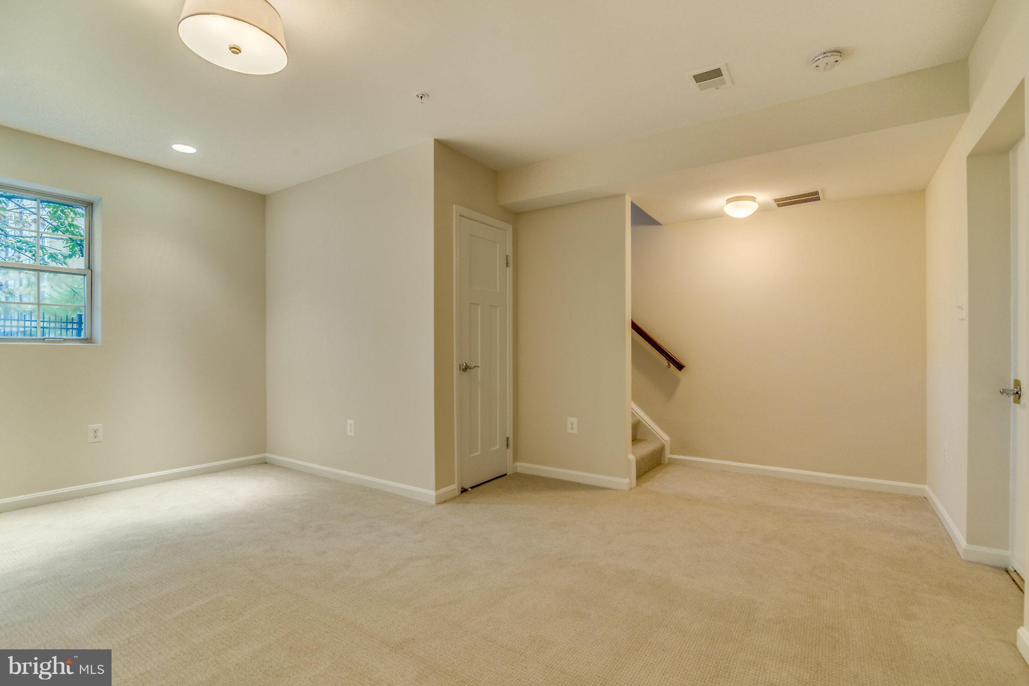 3092 South Glebe Road Arlington, VA 22206 - Photo 23 of 30 Family Room