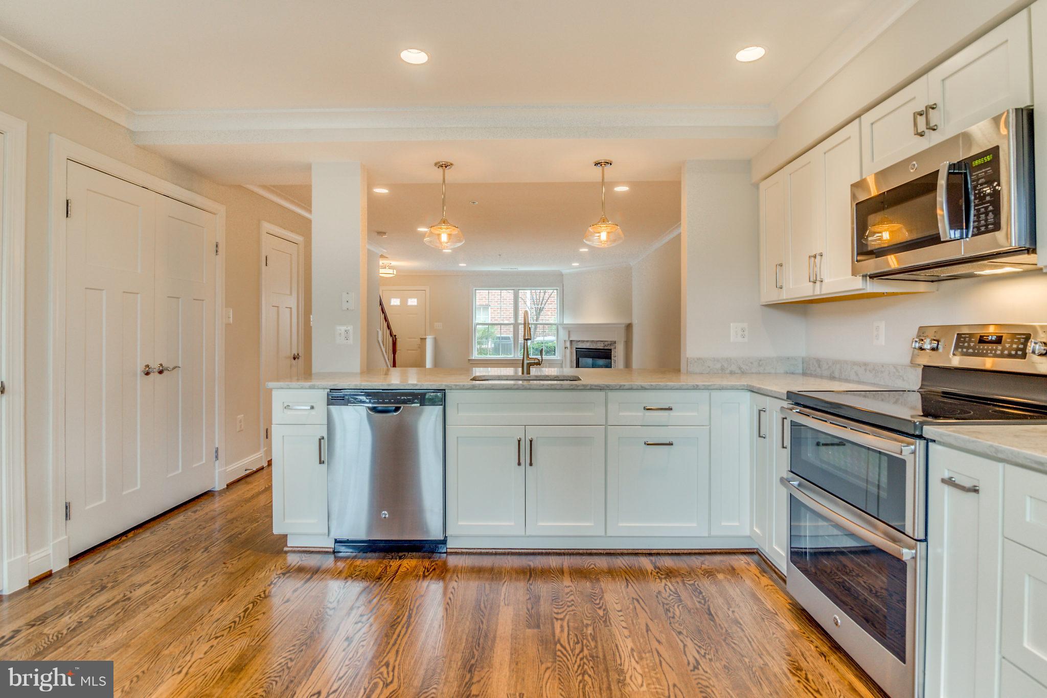 3092 South Glebe Road Arlington, VA 22206 - Photo 8 of 30 Kitchen
