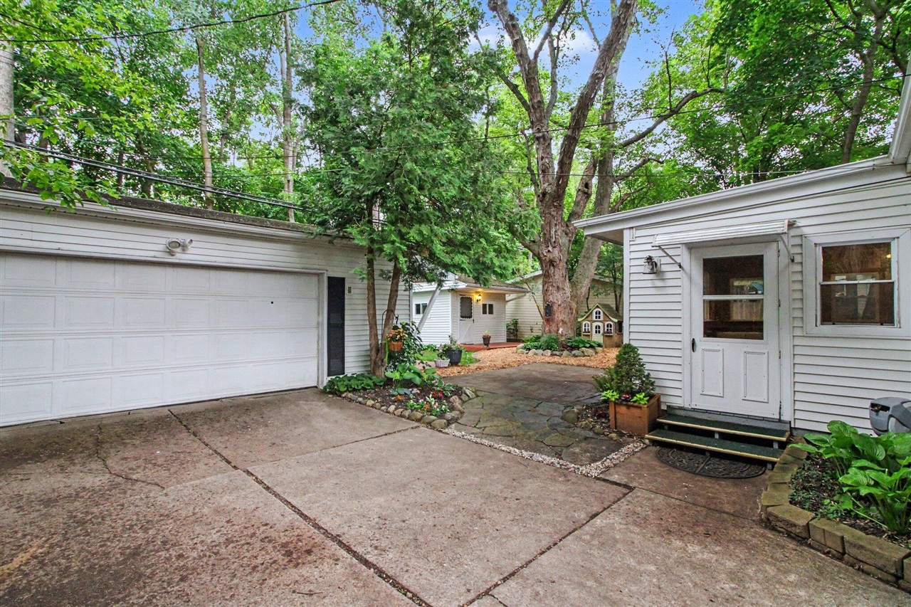 2727 Hampshire Road Ann Arbor, MI 48104 - Photo 29 of 46