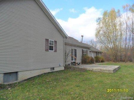 28987 Sumpter Road New Boston, MI 48164 - Photo 3 of 17 003.JPG
