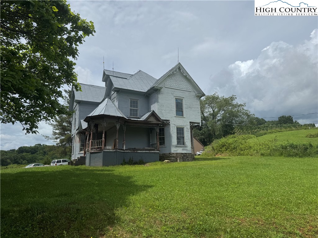 65 Green Gable Road Mouth Of Wilson, VA 24363 - Photo 4 of 30 Gallery Image 4