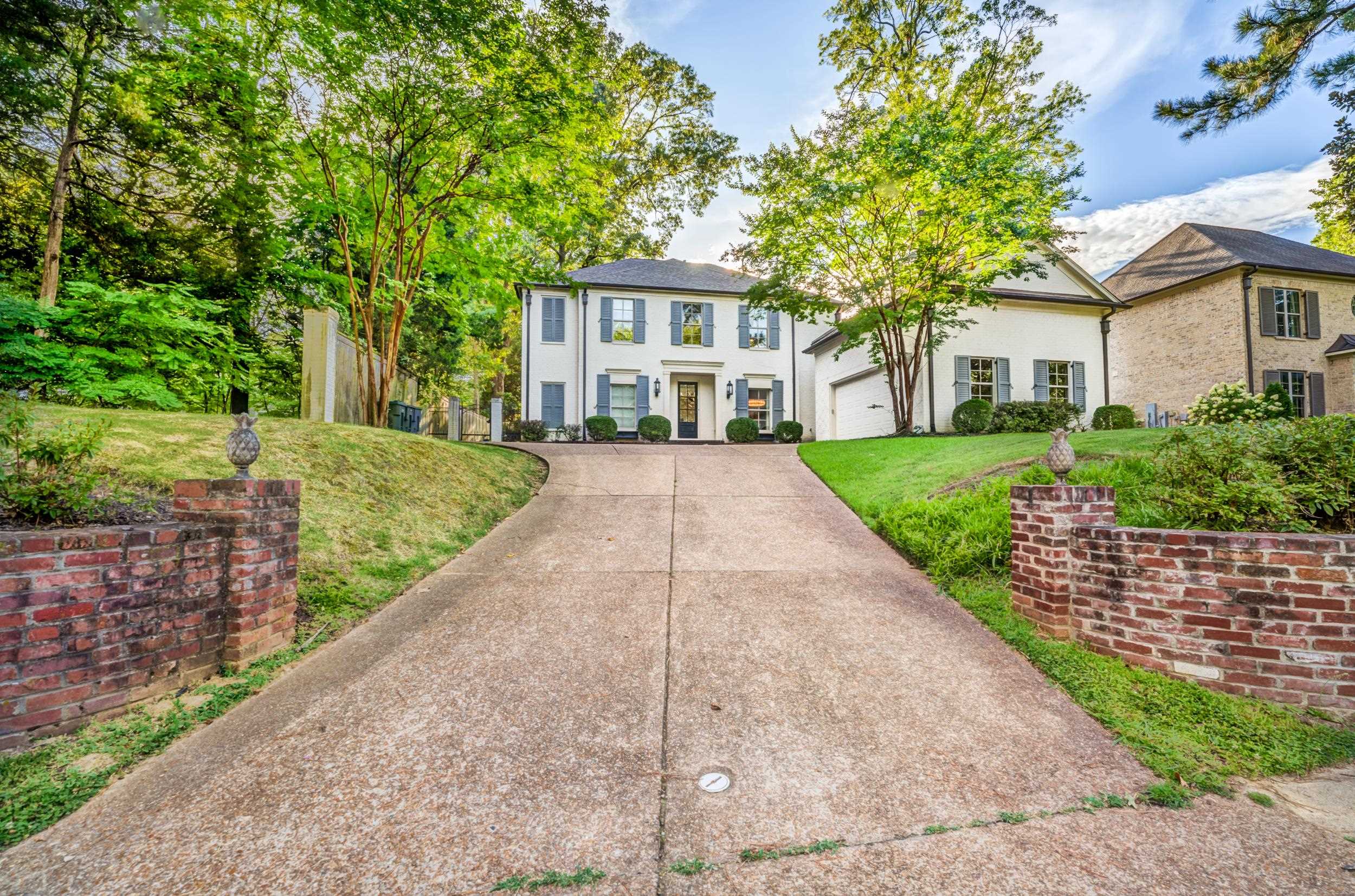 477 South Yates Road Memphis, TN 38120 - Photo 3 of 39 front view of a house with a yard