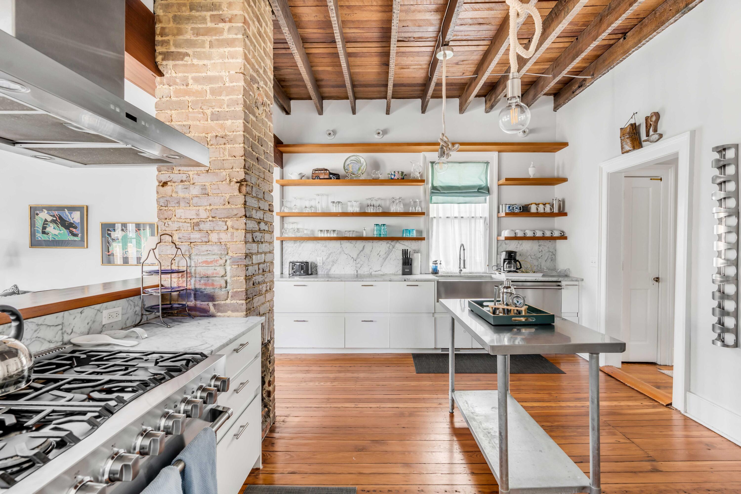 142 Spring Street Charleston, SC 29403 - Photo 5 of 54 DSC03820