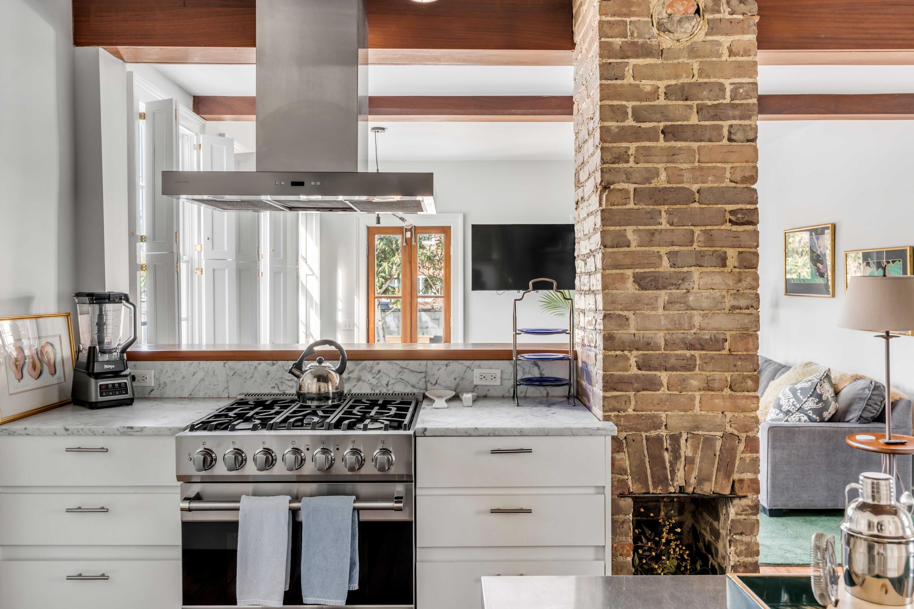 142 Spring Street Charleston, SC 29403 - Photo 7 of 54 DSC03815