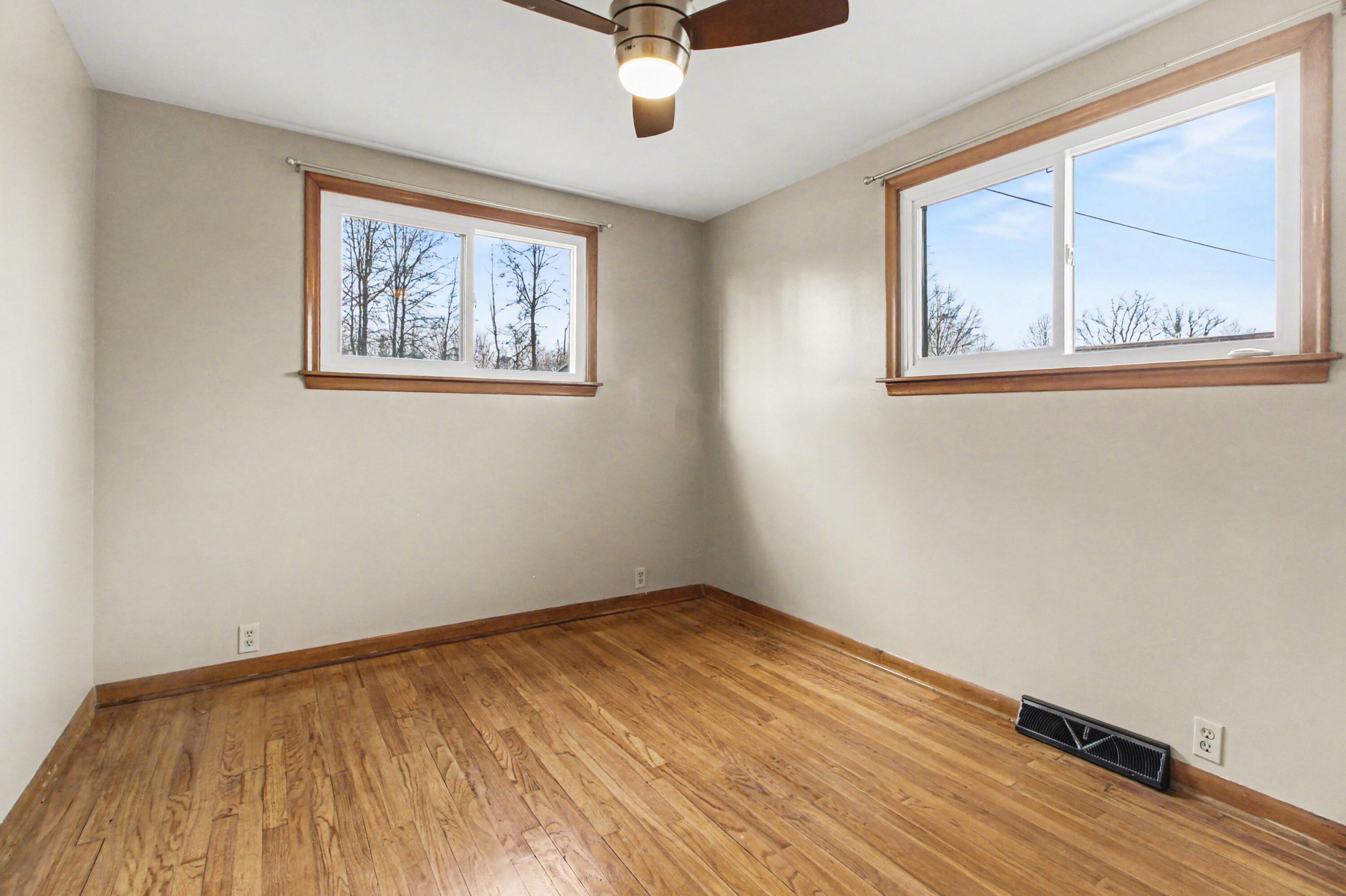 29025 King Road Romulus, MI 48174 - Photo 11 of 18 014_file_3328