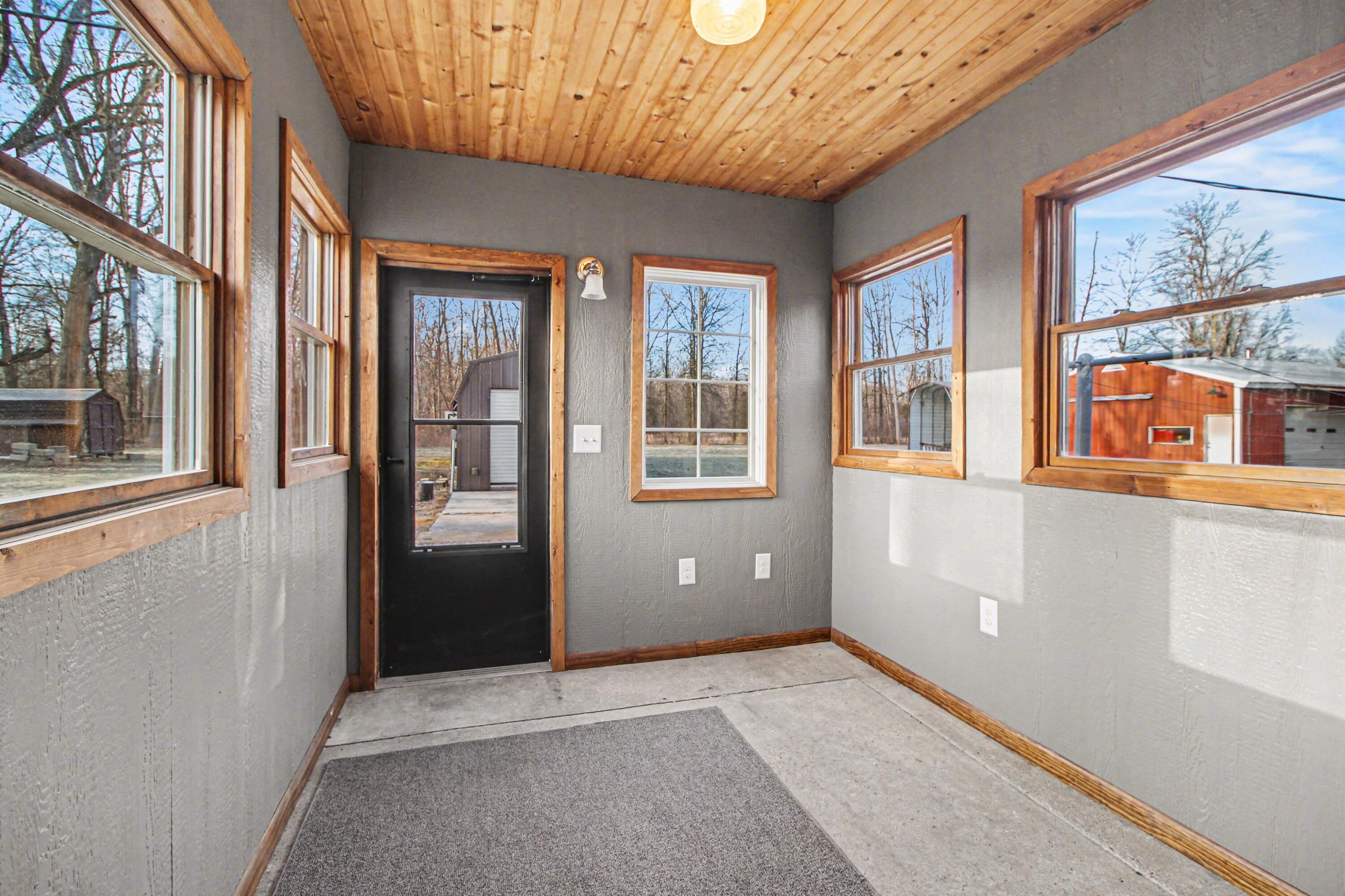 29025 King Road Romulus, MI 48174 - Photo 13 of 18 004_file_7386