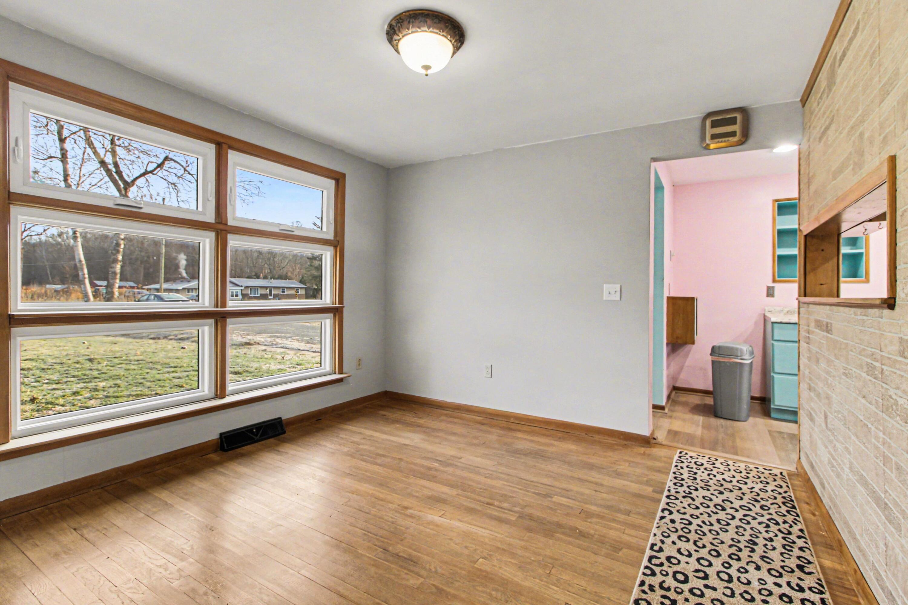 29025 King Road Romulus, MI 48174 - Photo 5 of 18 007_file_4915