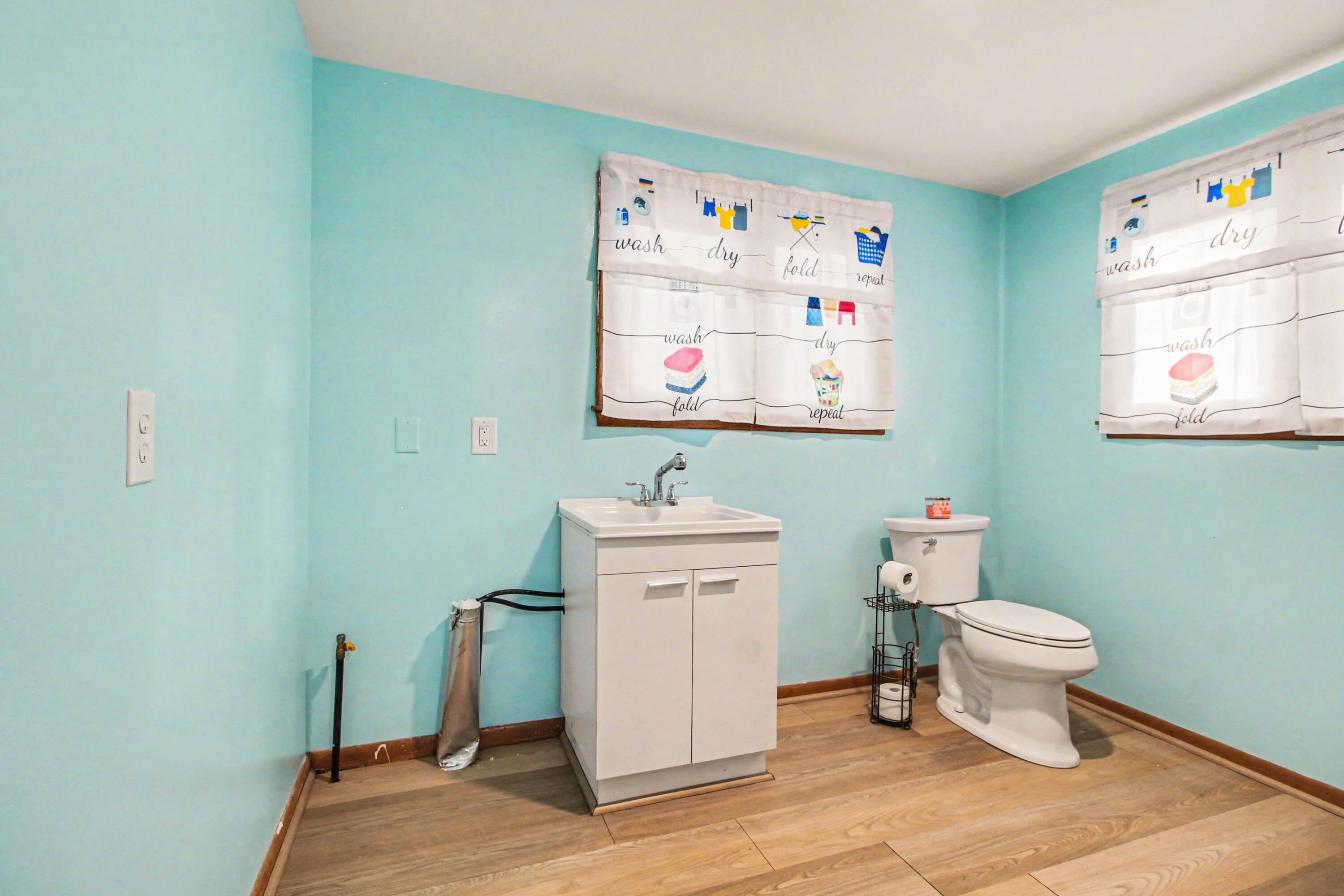 29025 King Road Romulus, MI 48174 - Photo 8 of 18 010_file_2554