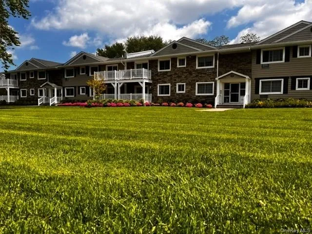 $2,610 | 28 Williams Boulevard, Unit 281H, Lake Grove, NY 11755