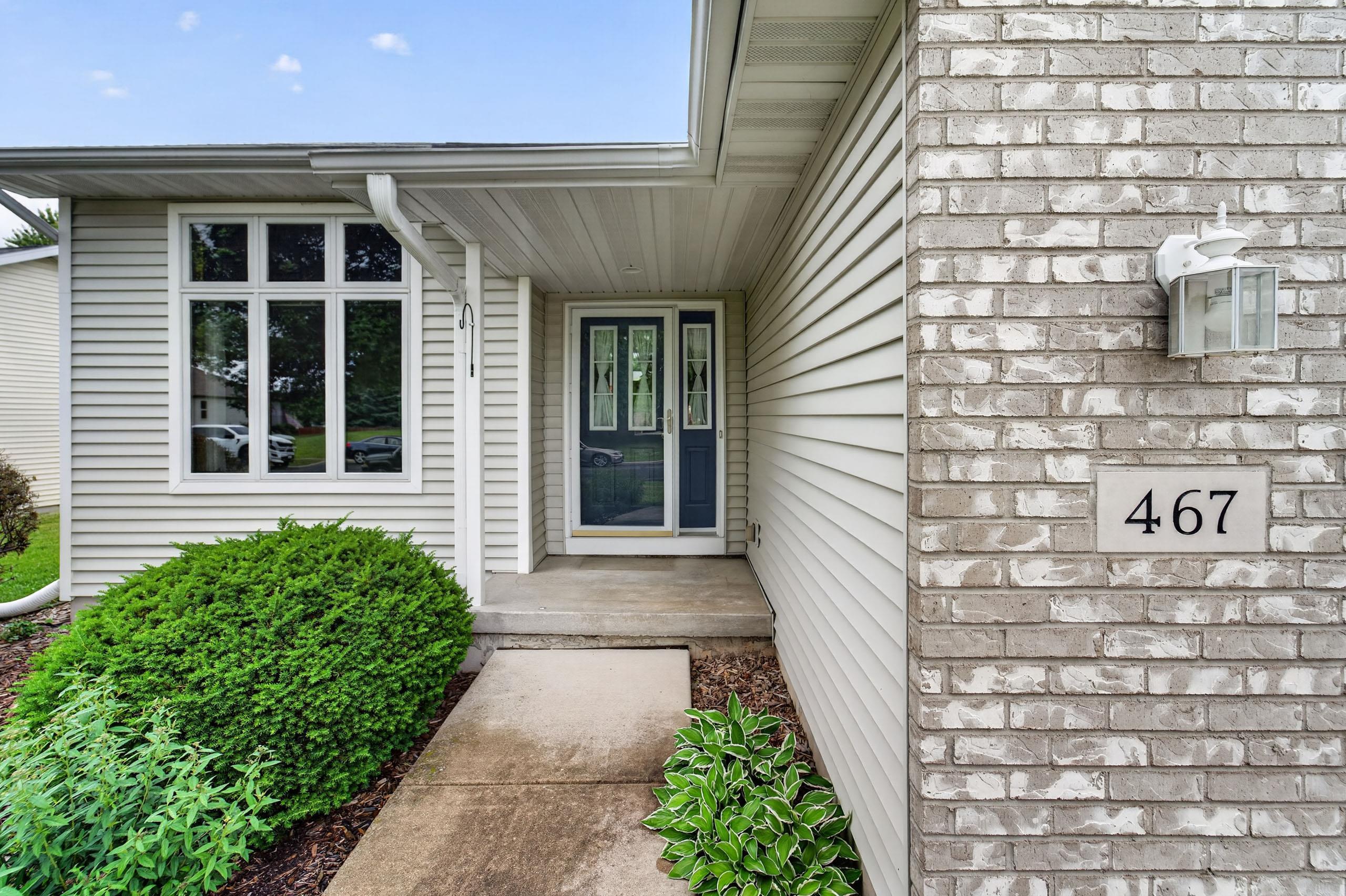 467 Sherbrooke Drive Sun Prairie, WI 53590 - Photo 2 of 27