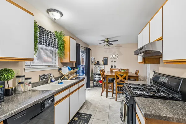 $269,000 | 404 Ballard Drive, Algonquin, IL 60102