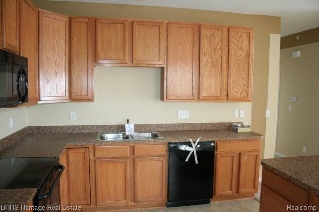 10126 Ridge Run Street, Unit 25 Howell, MI 48855 - Photo 8 of 15 Kitchen