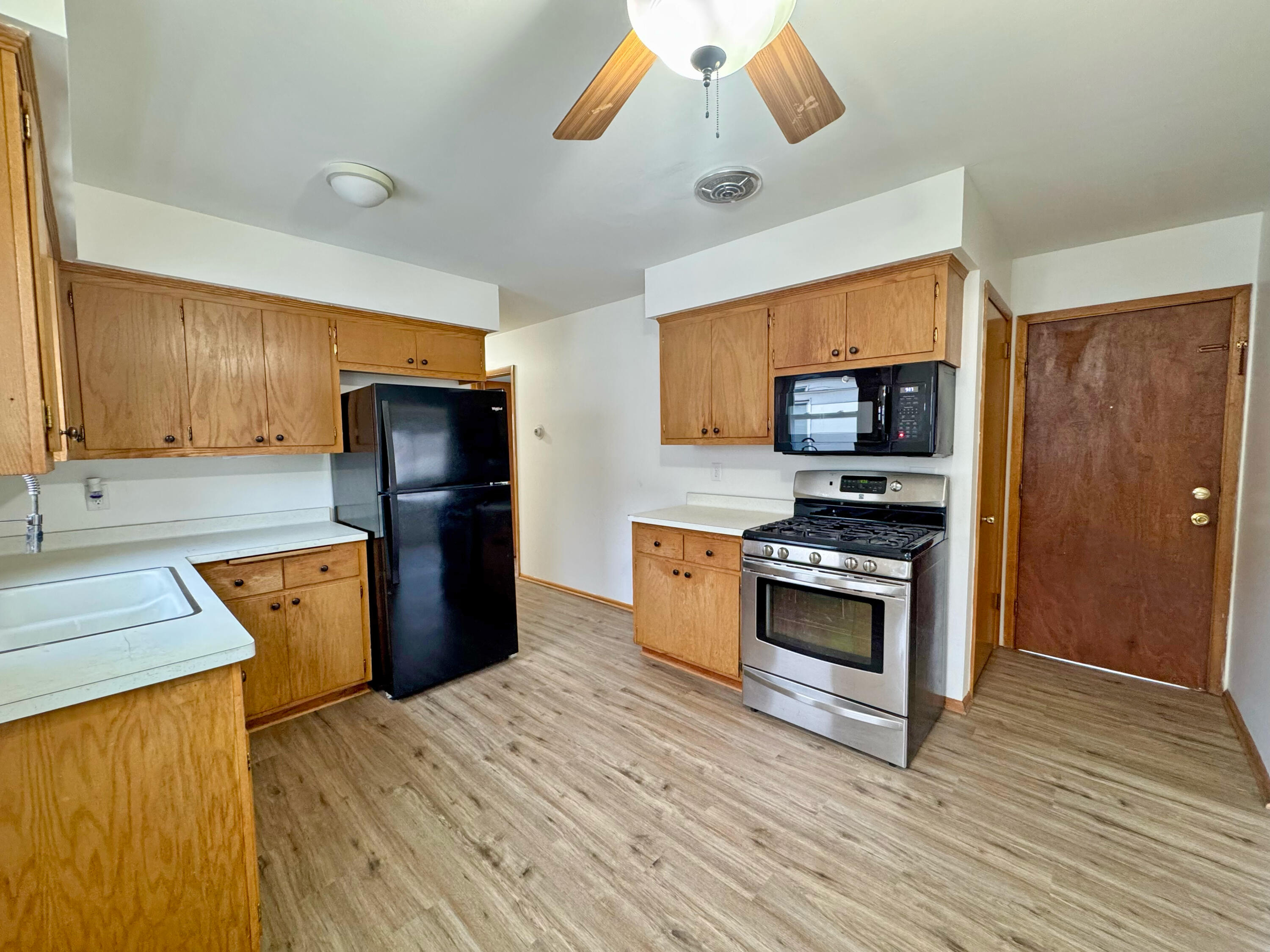 642 South 66th Street Milwaukee, WI 53214 - Photo 11 of 28 IMG_3489