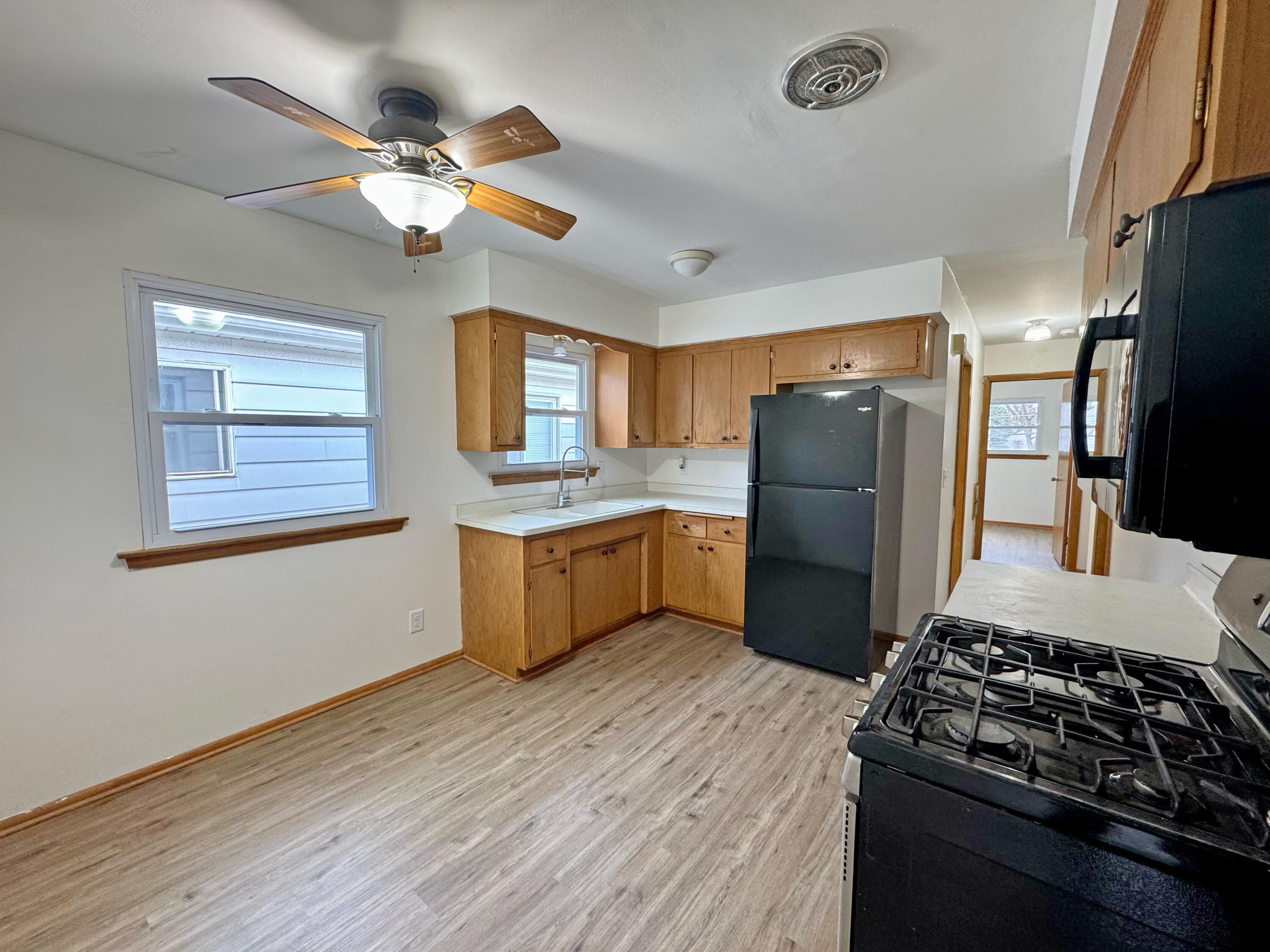 642 South 66th Street Milwaukee, WI 53214 - Photo 12 of 28 IMG_3490