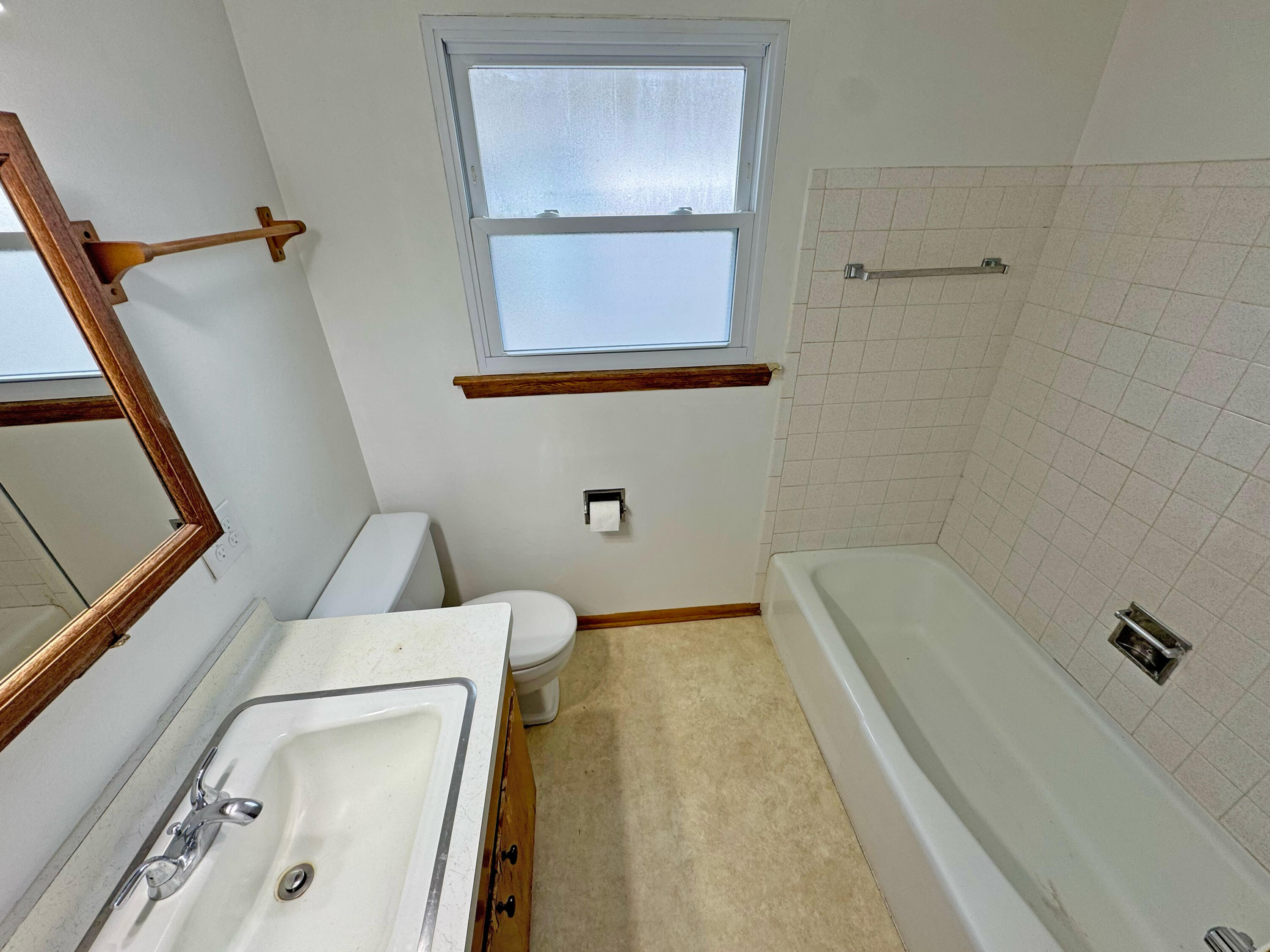 642 South 66th Street Milwaukee, WI 53214 - Photo 22 of 28 IMG_3501