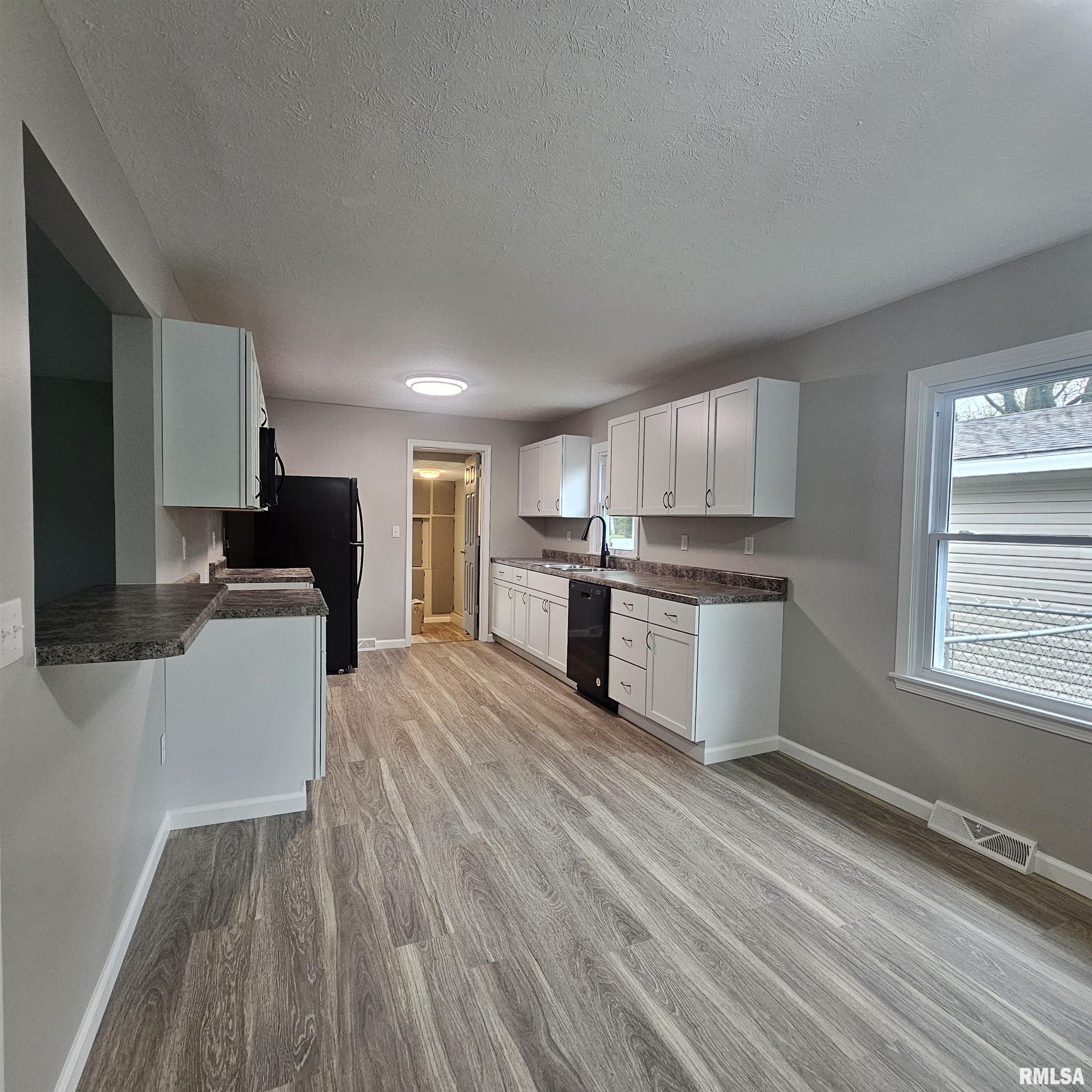 2017 Waltonville Road Mount Vernon, IL 62864 - Photo 13 of 31 Gallery Image 13