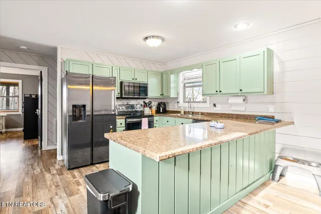 $430,000 | 200 Brady Lane, Oneida, TN 37841