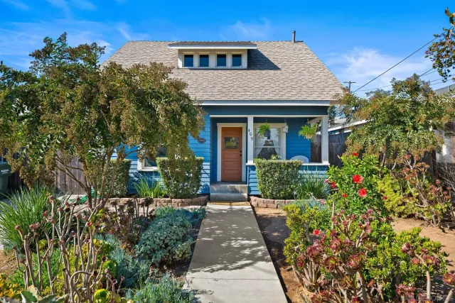 a front view of house with yard
