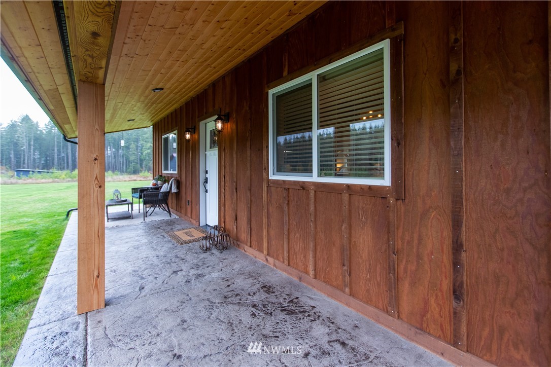 800 Logan Hill Road Chehalis, WA 98532 - Photo 5 of 36 a view of a porch with a backyard