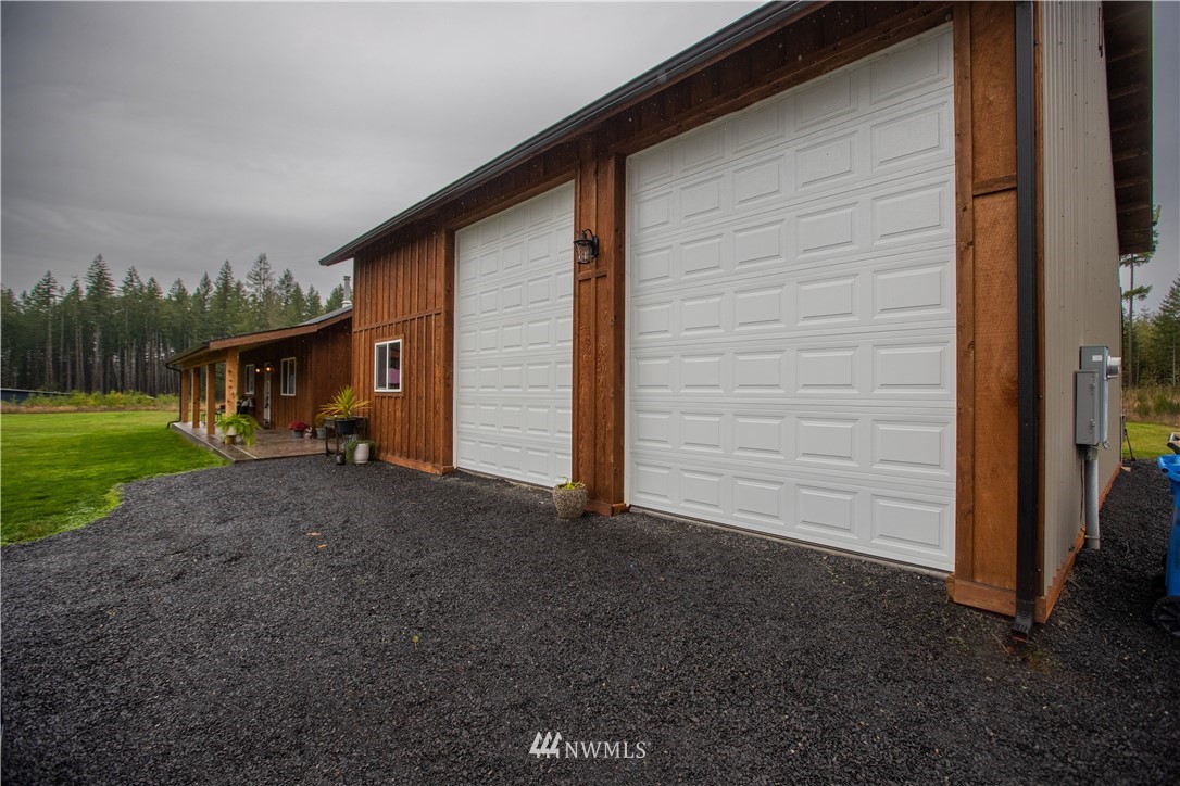 800 Logan Hill Road Chehalis, WA 98532 - Photo 6 of 36 a view of a house with backyard and garden