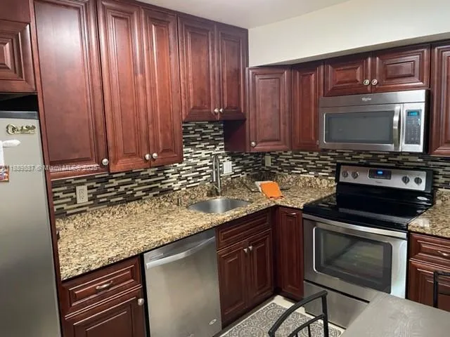 $2,100 | 325 West Laurel Drive, Unit 2L, Margate, FL 33063