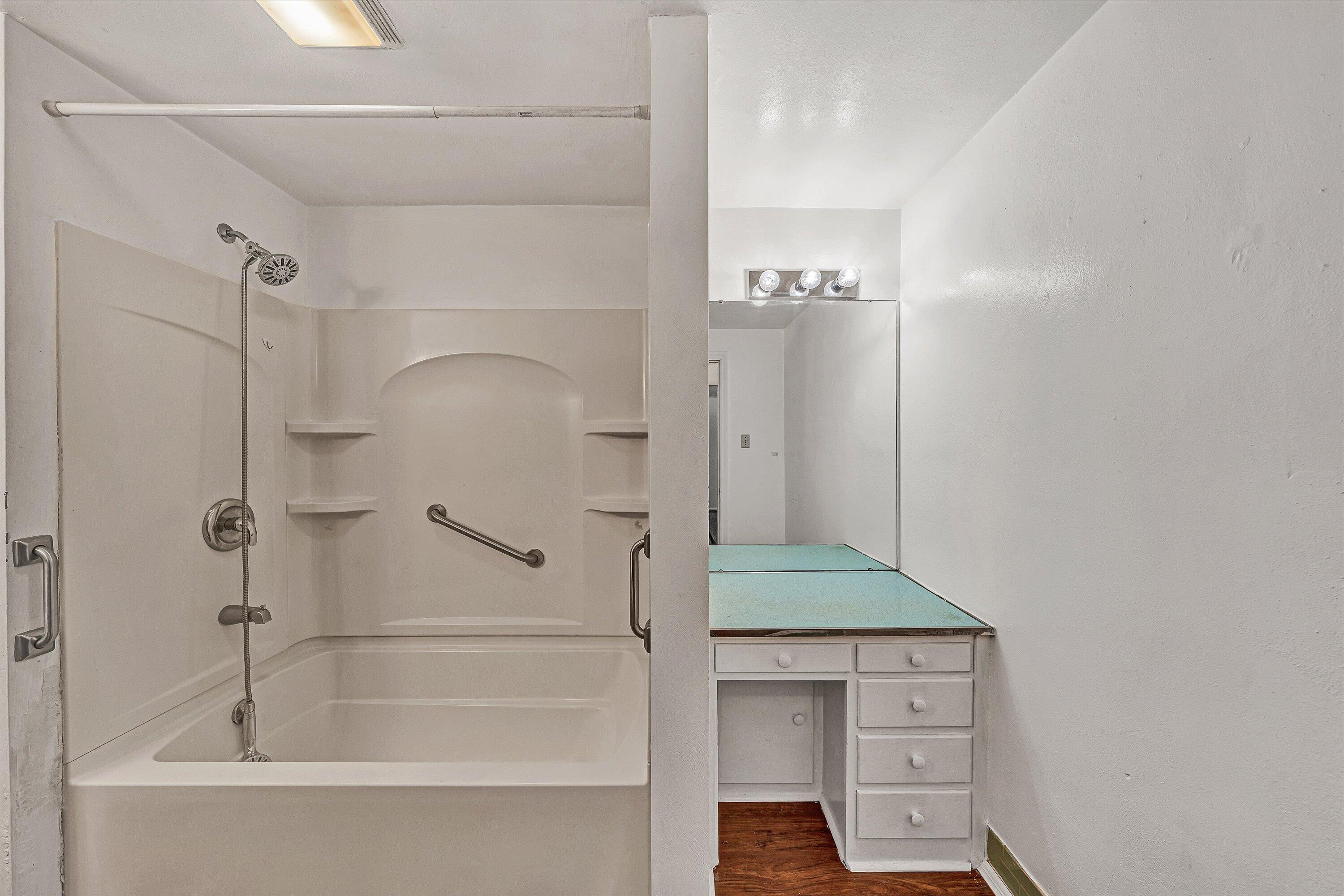 2356 West Riverside Drive Salem, VA 24153 - Photo 10 of 18 a bathroom with a bathtub and shower