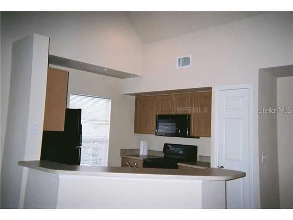 $1,725 | 5581 Rosehill Road, Unit 203, Sarasota, FL 34233
