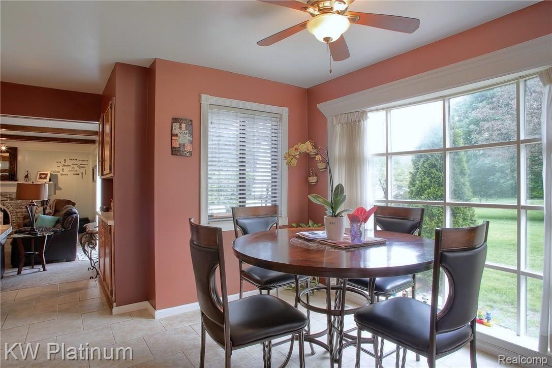 1424 Fawn Court Rochester, MI 48309 - Photo 4 of 37 Breakfast_Nook.jpg