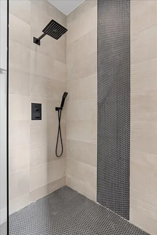 $625,000 | 3653 West Barry Avenue, Unit 3W, Chicago, IL 60618