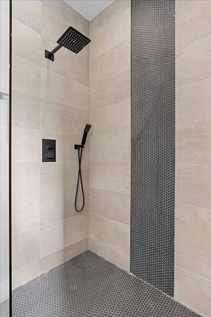 3653 West Barry Avenue, Unit 3W Chicago, IL 60618 - Photo 20 of 27