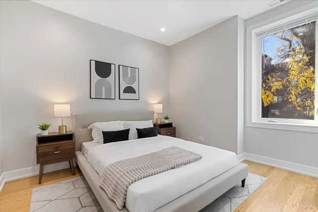 $625,000 | 3653 West Barry Avenue, Unit 3W, Chicago, IL 60618