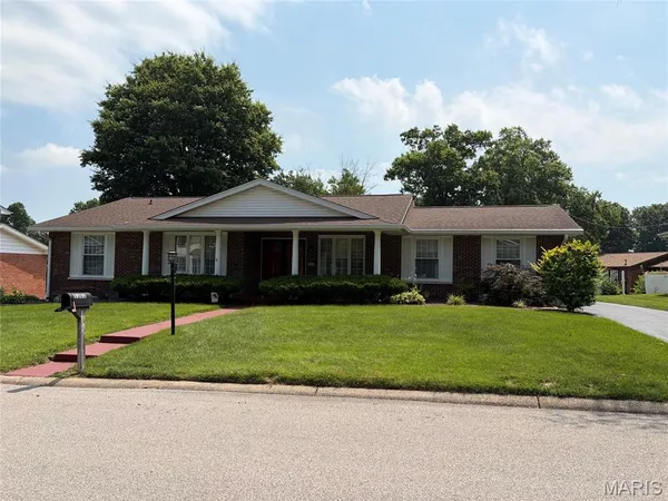 $275,000 | 5303 River Aire Drive, Godfrey, IL 62035