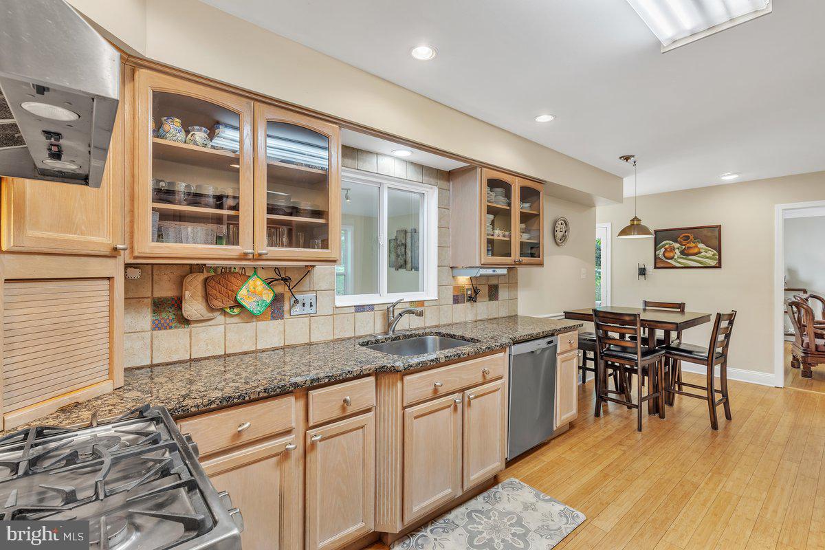 12007 Vale Road Oakton, VA 22124 - Photo 13 of 49