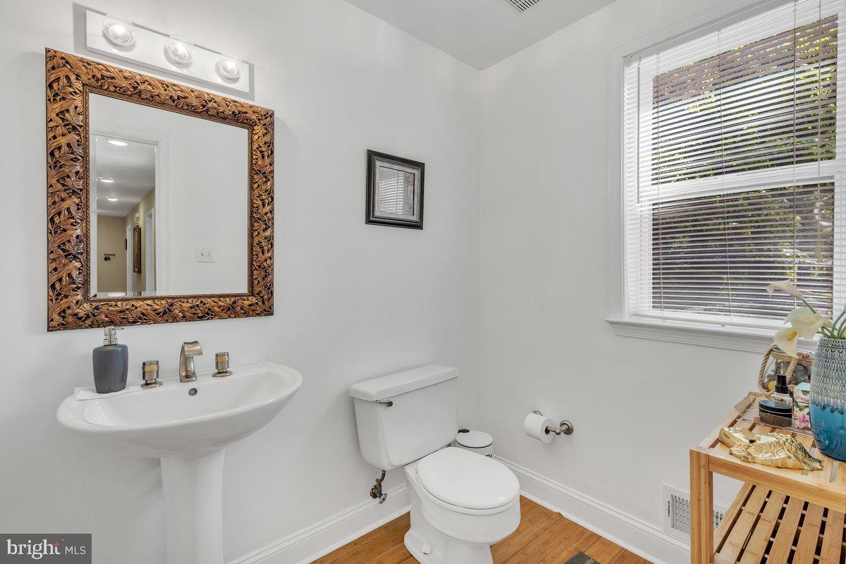 12007 Vale Road Oakton, VA 22124 - Photo 19 of 49