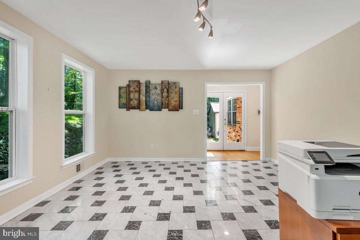 12007 Vale Road Oakton, VA 22124 - Photo 21 of 49