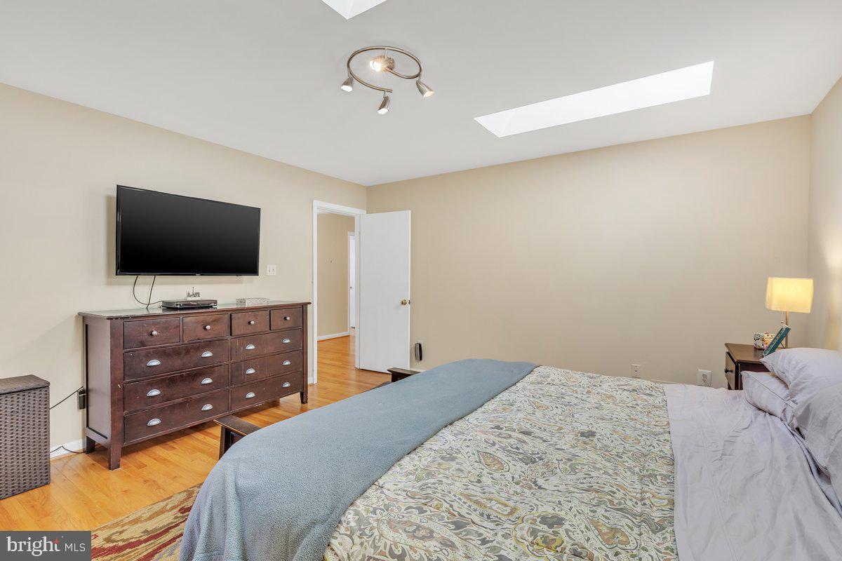 12007 Vale Road Oakton, VA 22124 - Photo 25 of 49