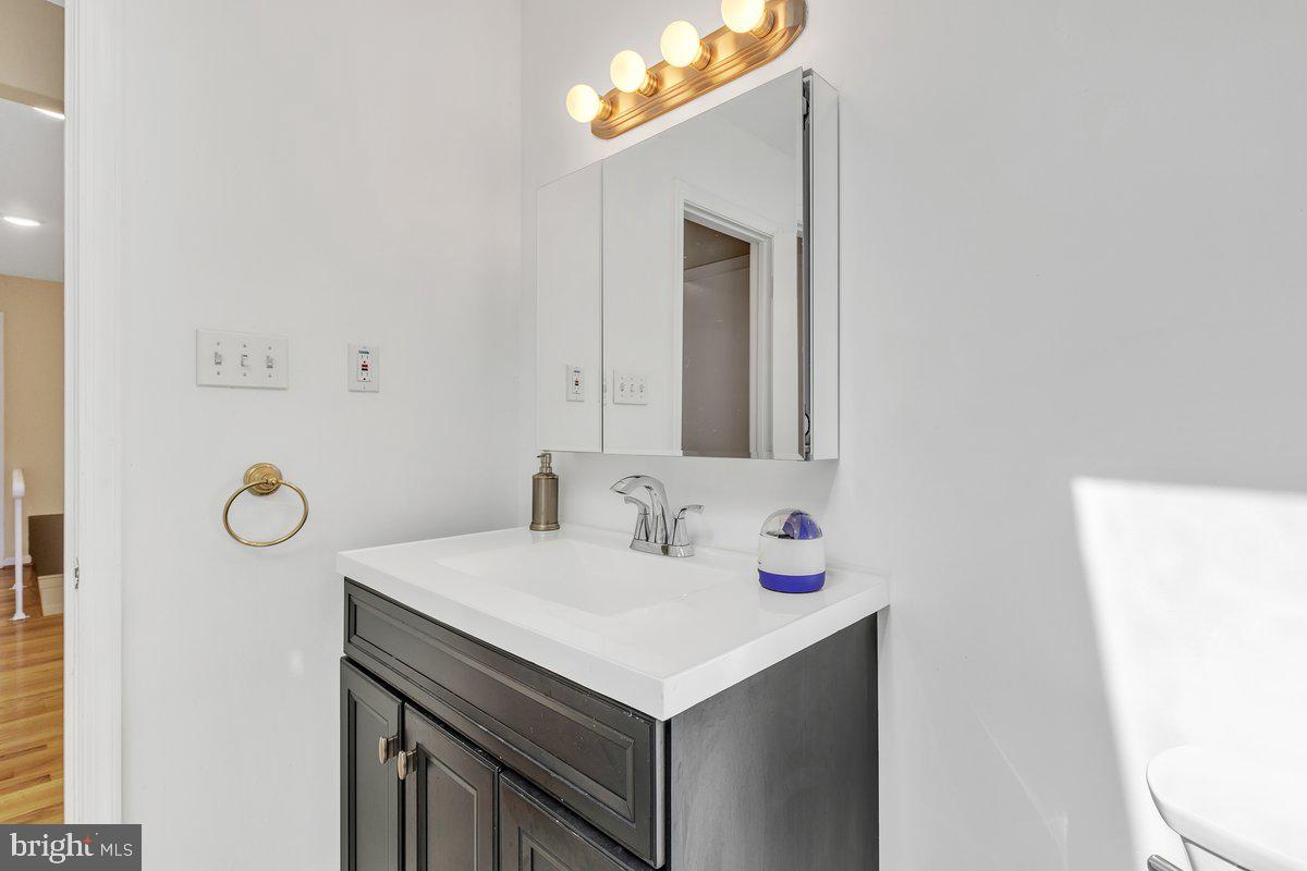 12007 Vale Road Oakton, VA 22124 - Photo 28 of 49